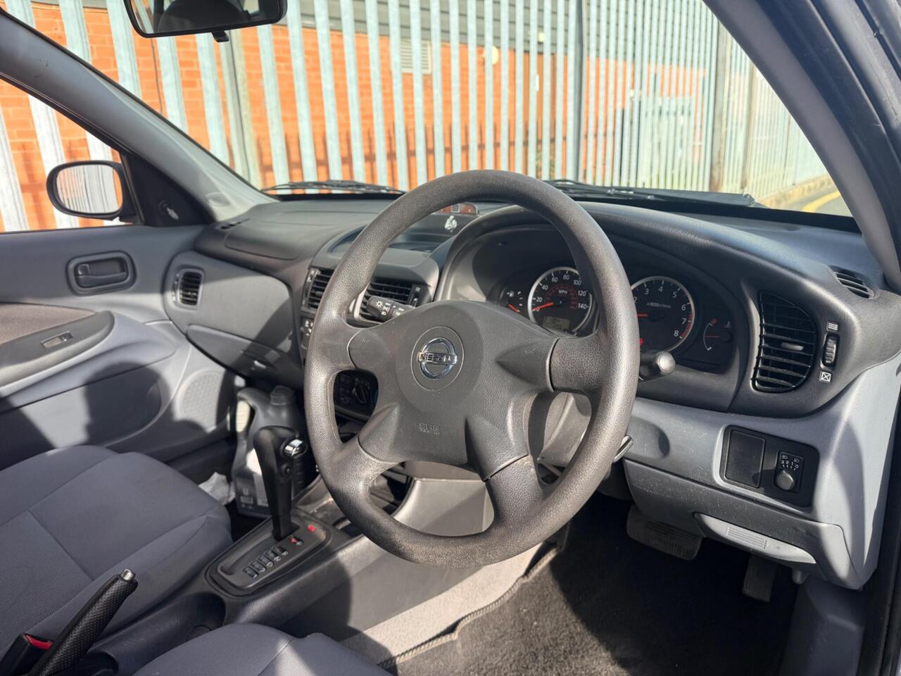 2005 Nissan Almera 1.8 S 5dr, photo 5
