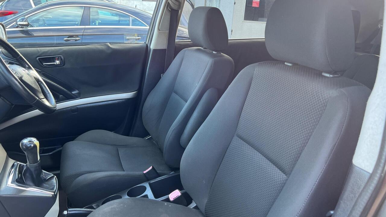 Toyota Corolla Verso — photo 24