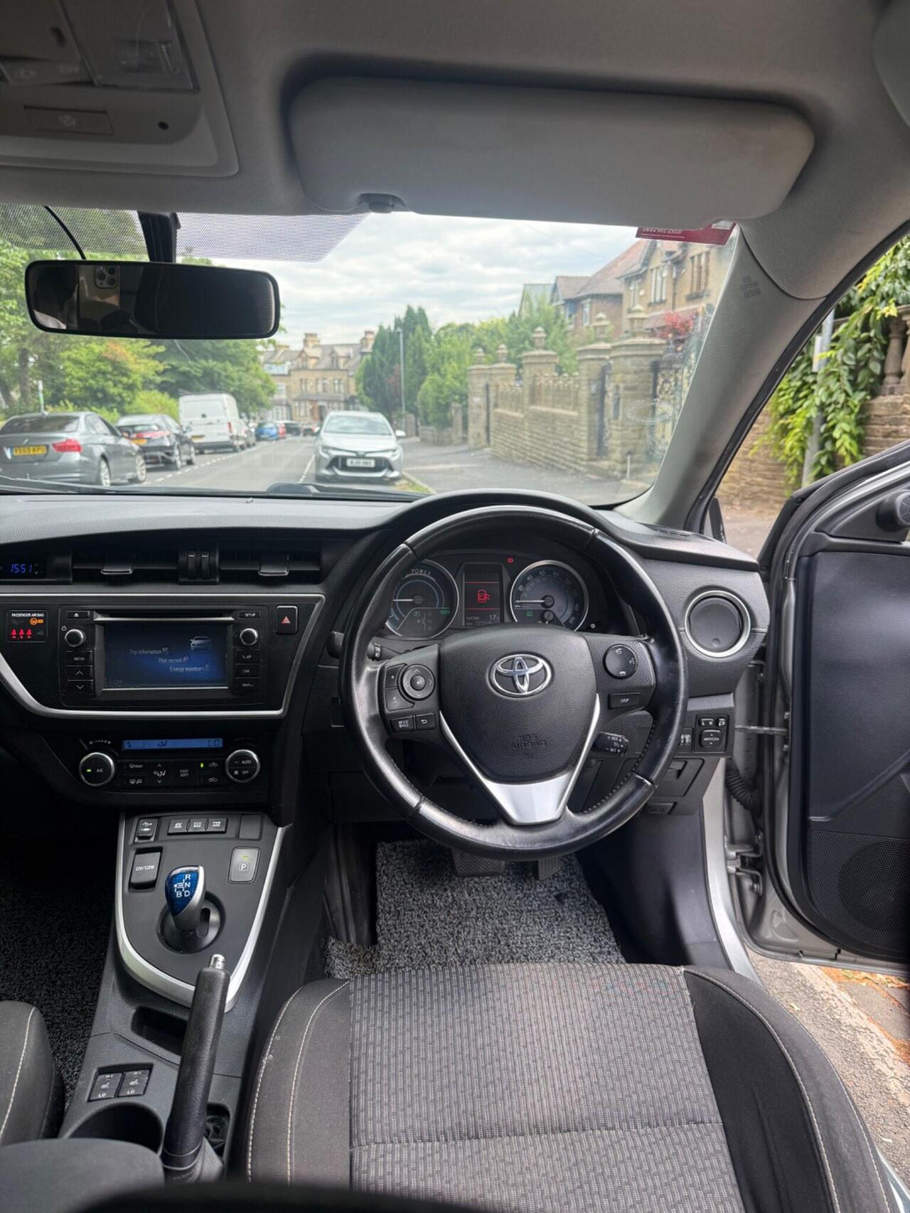Toyota Auris — photo 12