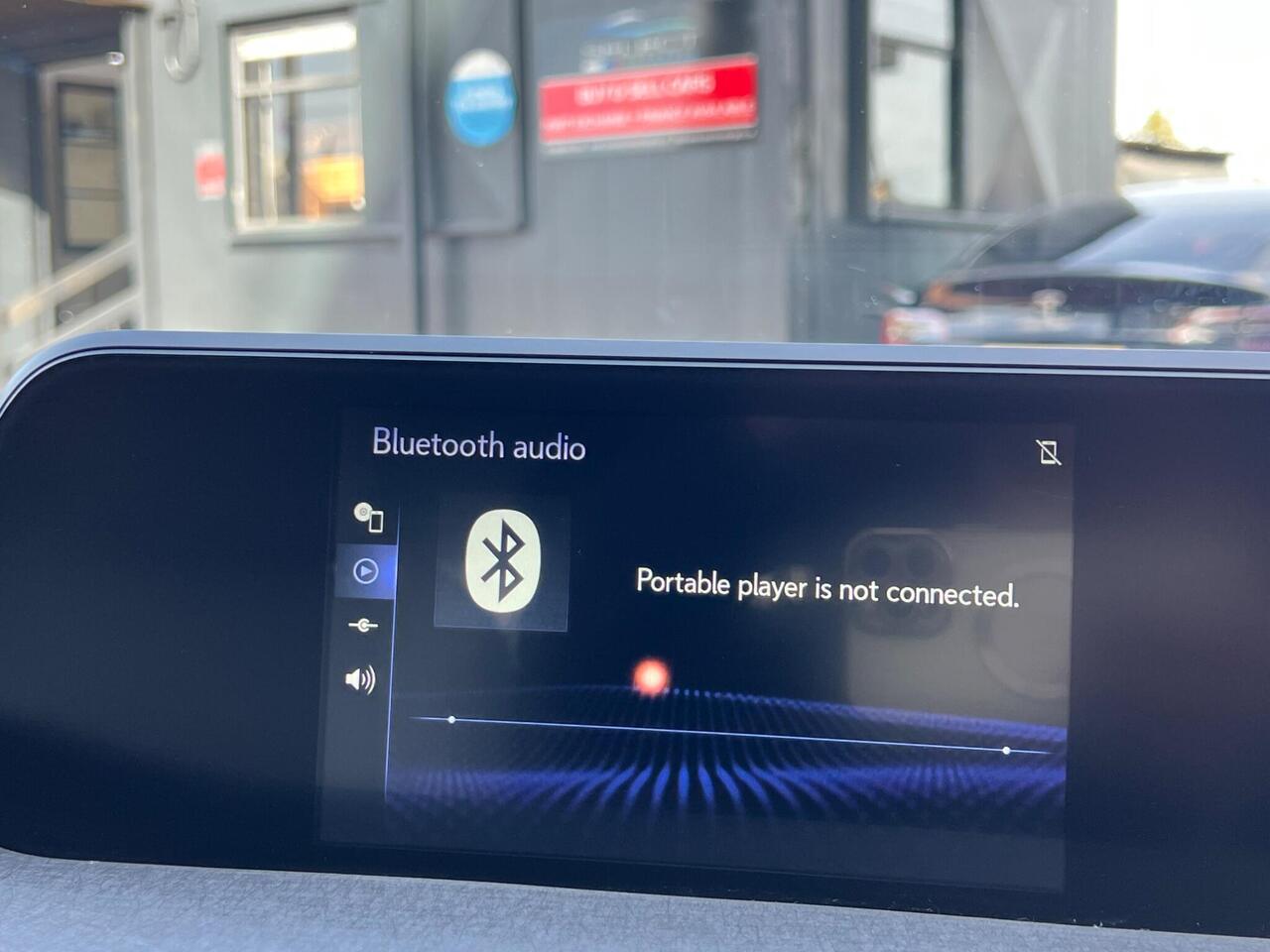 Lexus UX — photo 53