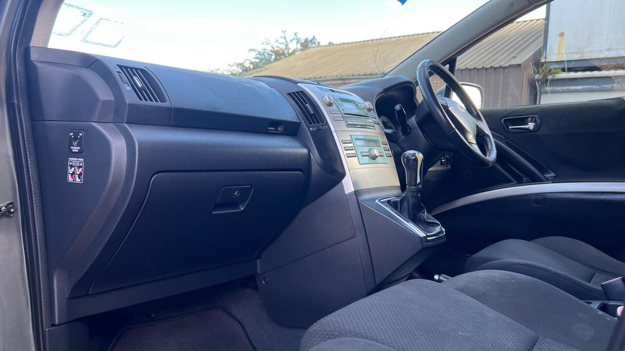 Toyota Corolla Verso — photo 22