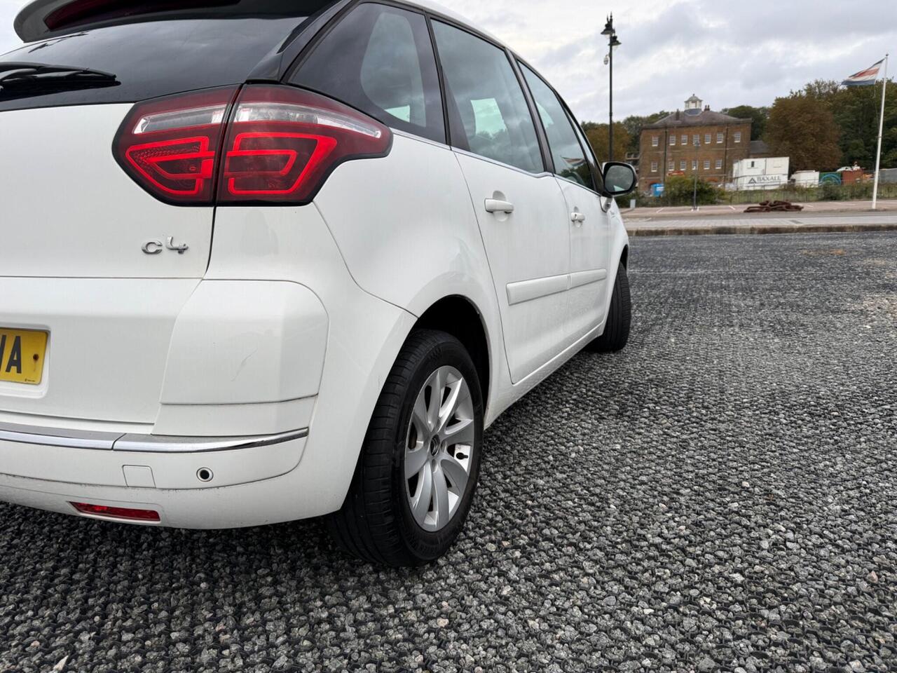 Citroen C4 Picasso — photo 12