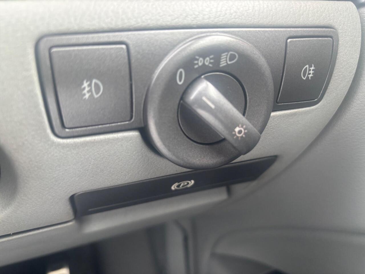 Volkswagen Phaeton — photo 24