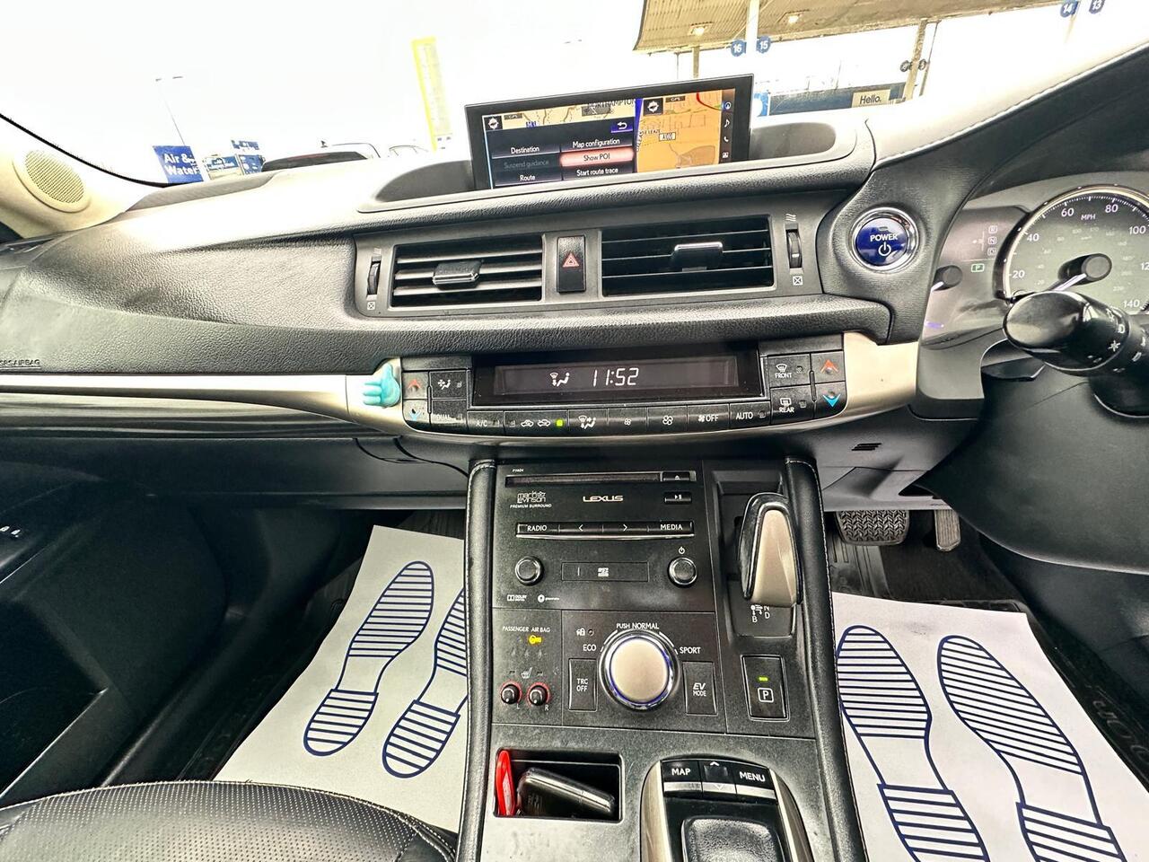 Lexus CT — photo 17