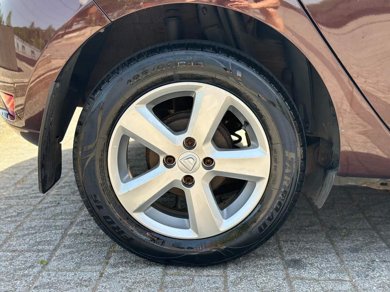 Dacia Sandero — photo 13