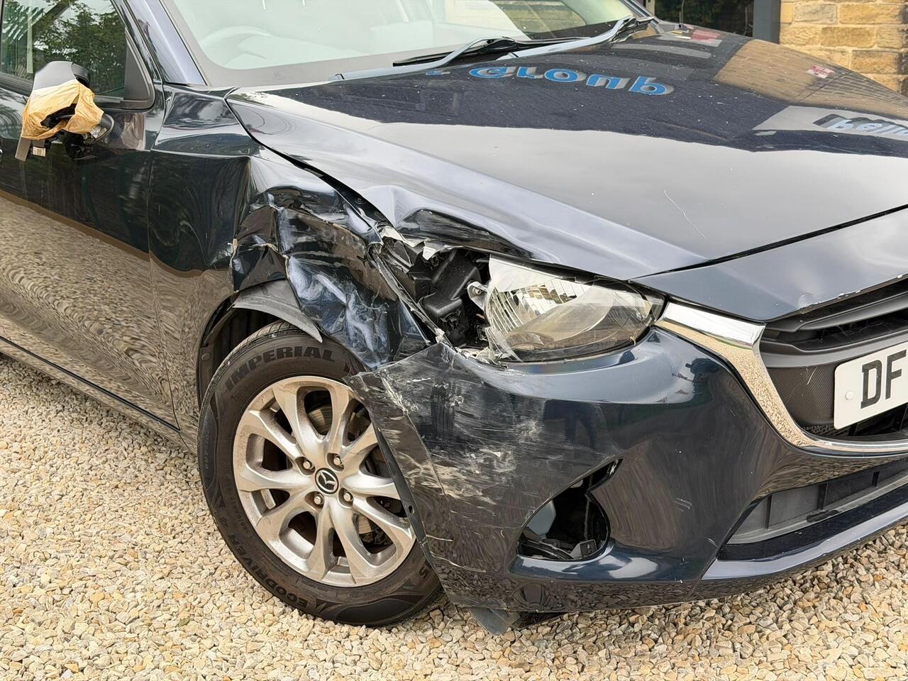 Mazda Mazda2 — photo 2
