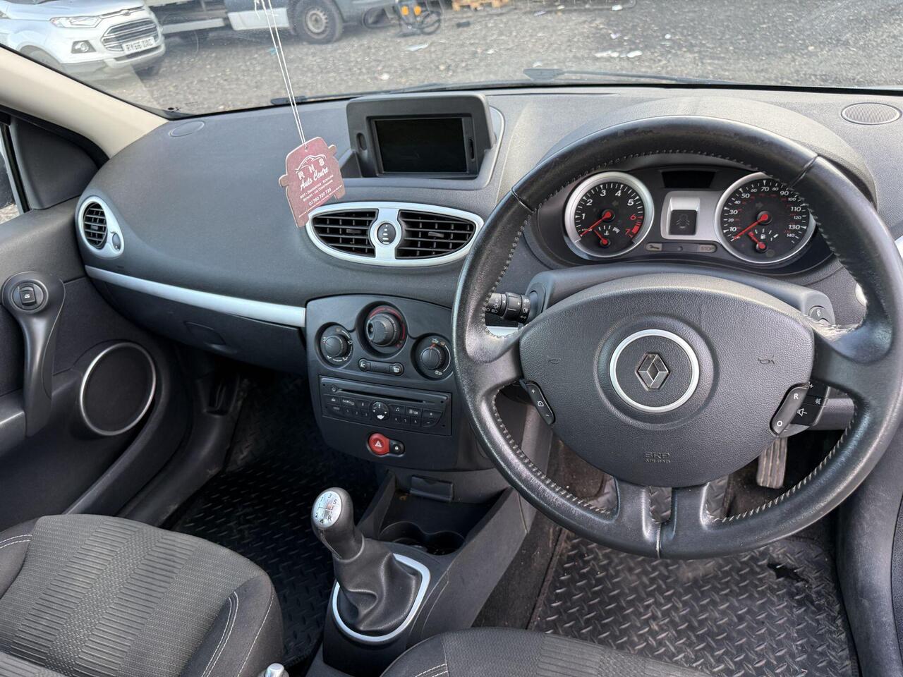 Renault Clio — photo 3