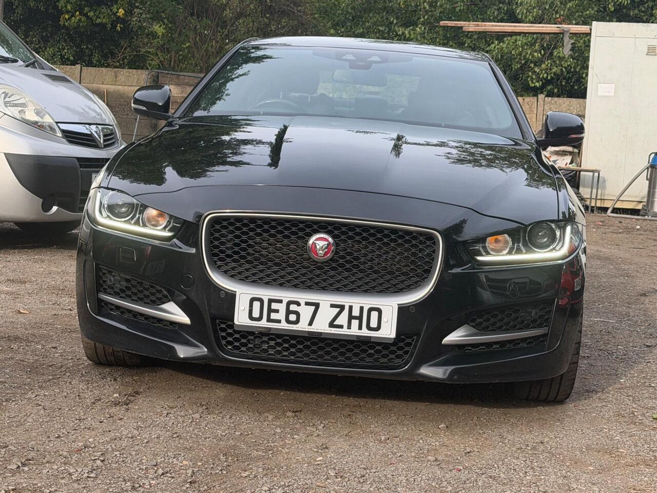 Jaguar XE — photo 3