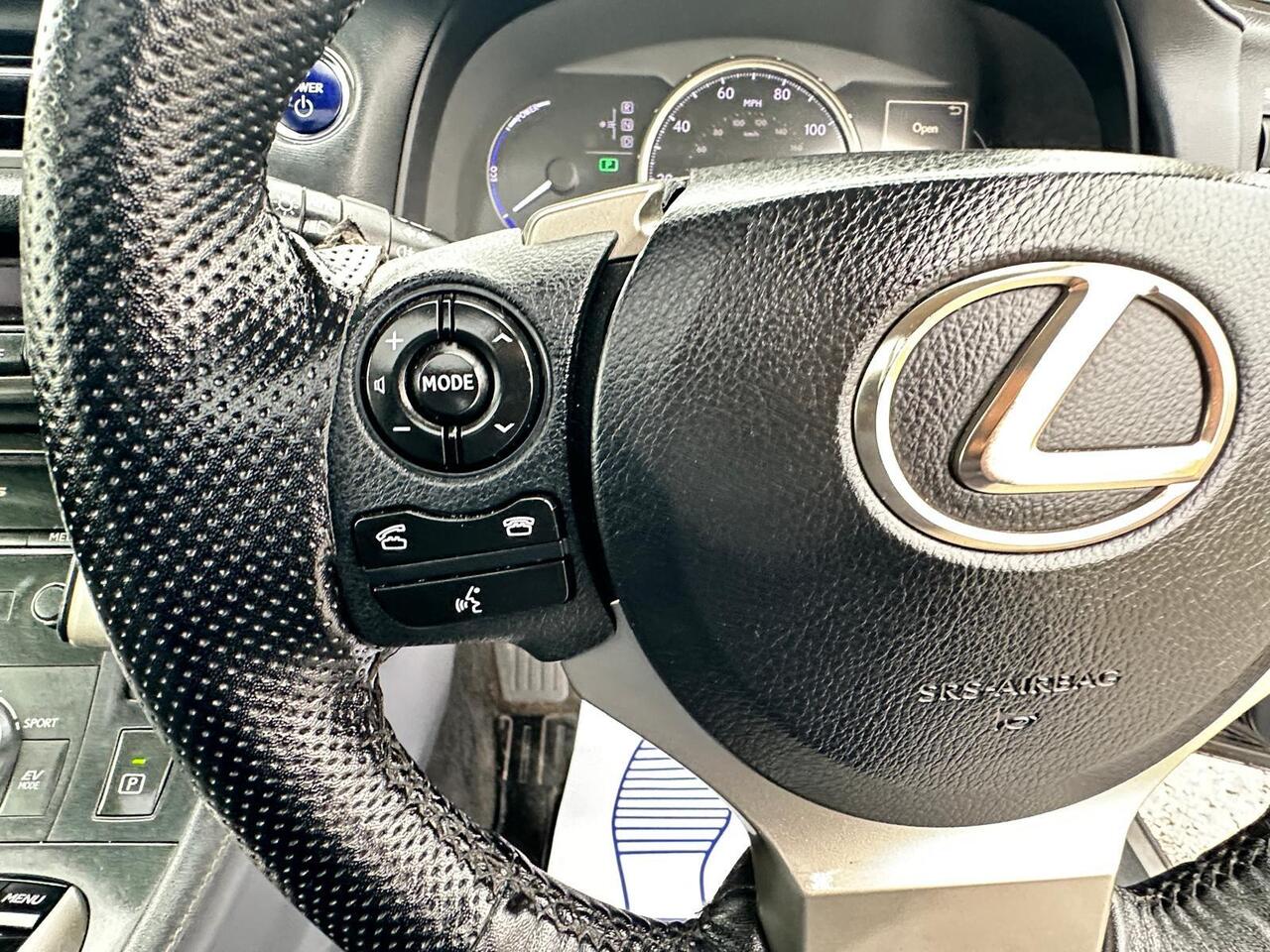 Lexus CT — photo 43