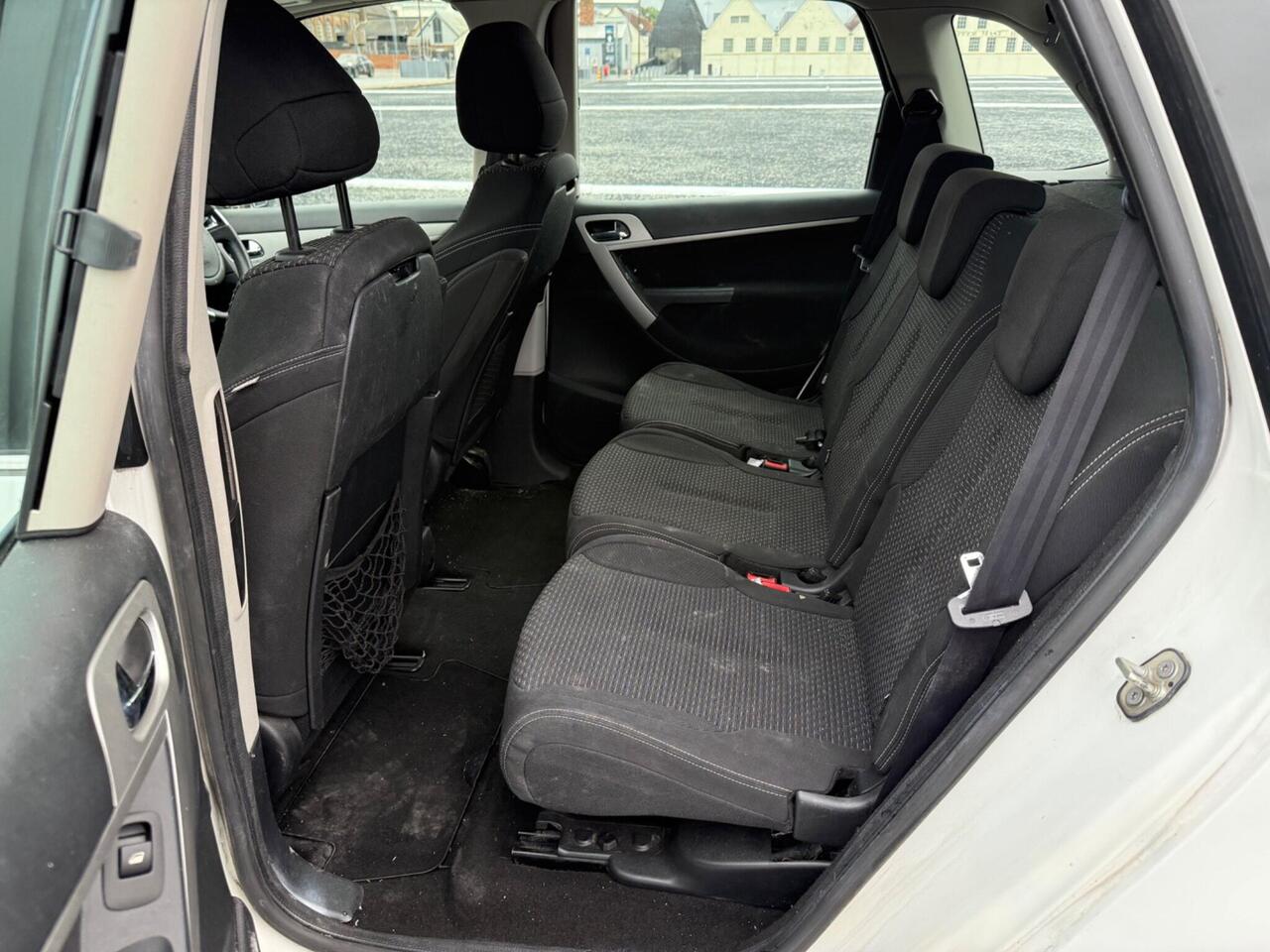 Citroen C4 Picasso — photo 21