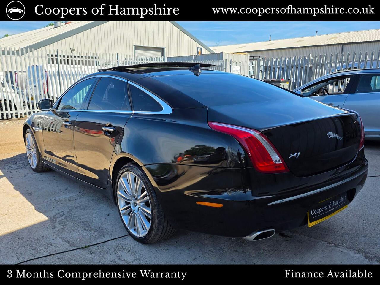 Jaguar XJ — photo 18