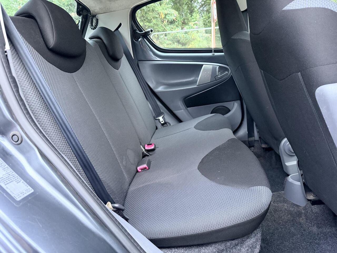 Toyota AYGO — photo 32