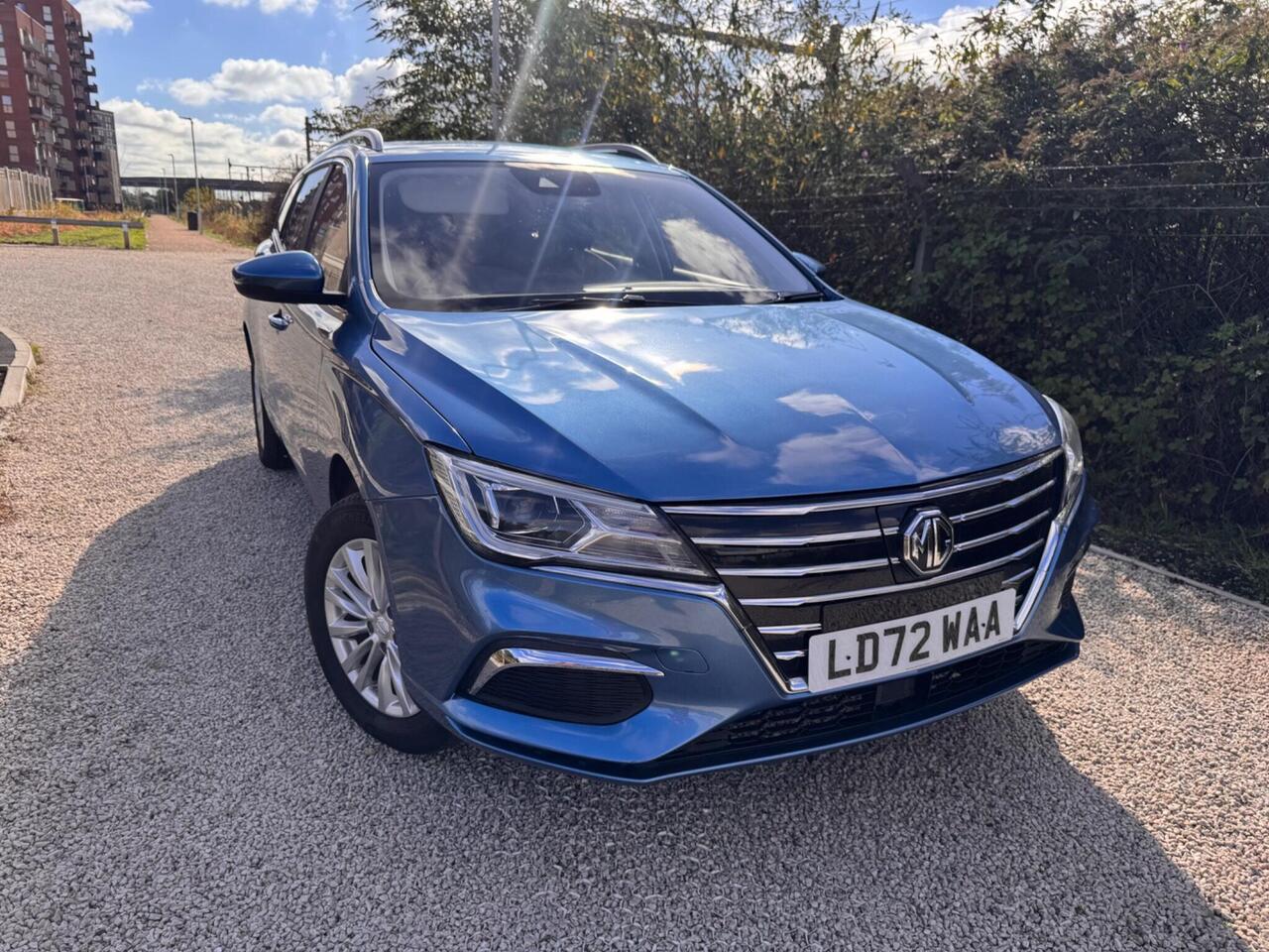 MG MG5 — photo 1