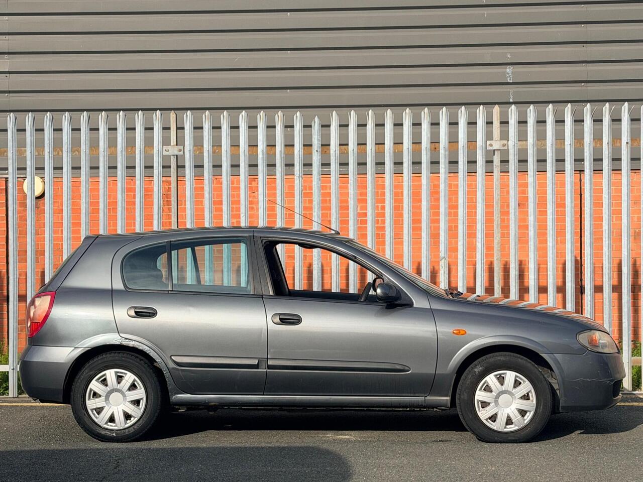 2005 Nissan Almera 1.8 S 5dr, photo 2