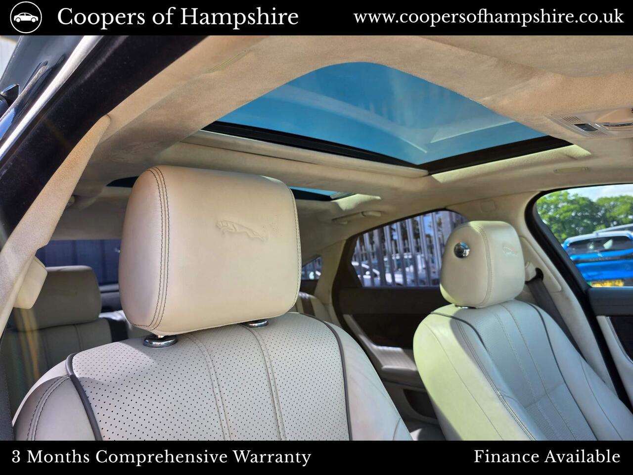 Jaguar XJ — photo 12