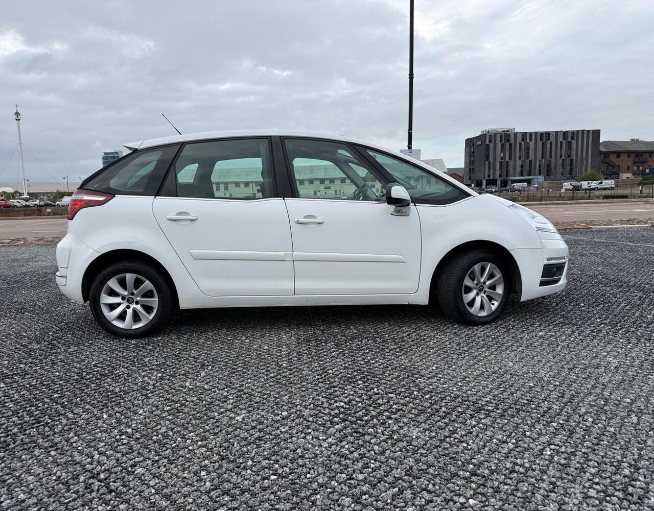 Citroen C4 Picasso — photo 7