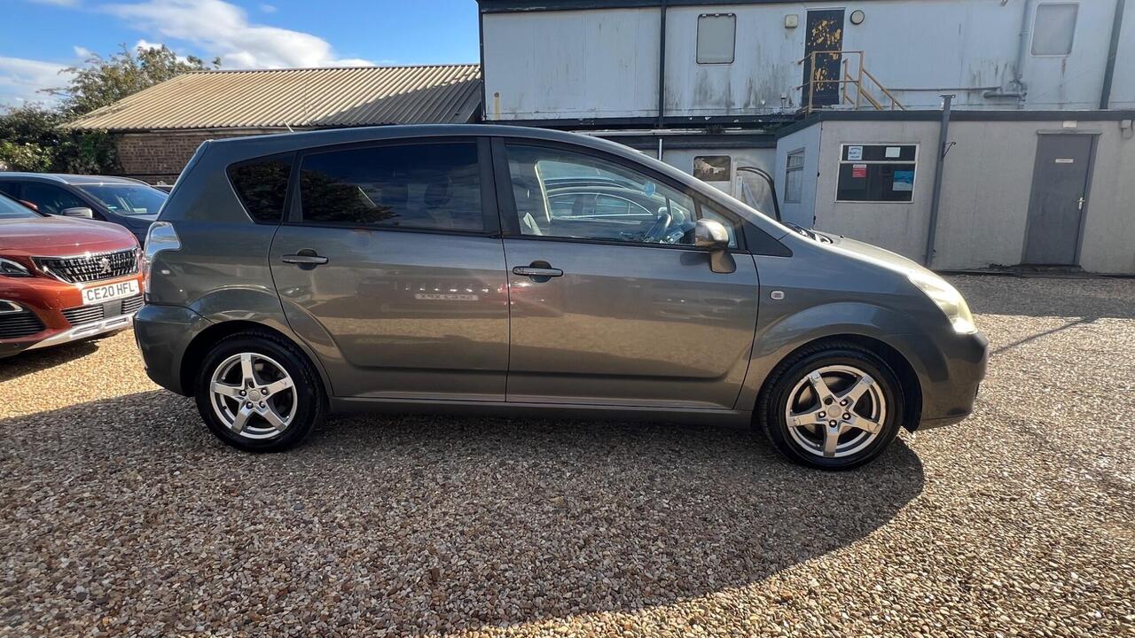 Toyota Corolla Verso — photo 7
