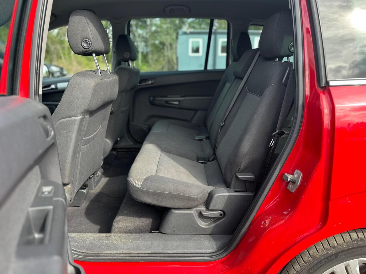 Vauxhall Zafira — photo 35