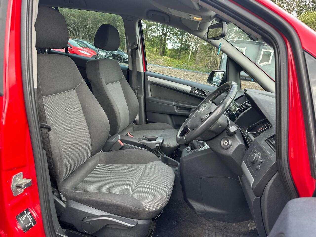 Vauxhall Zafira — photo 2