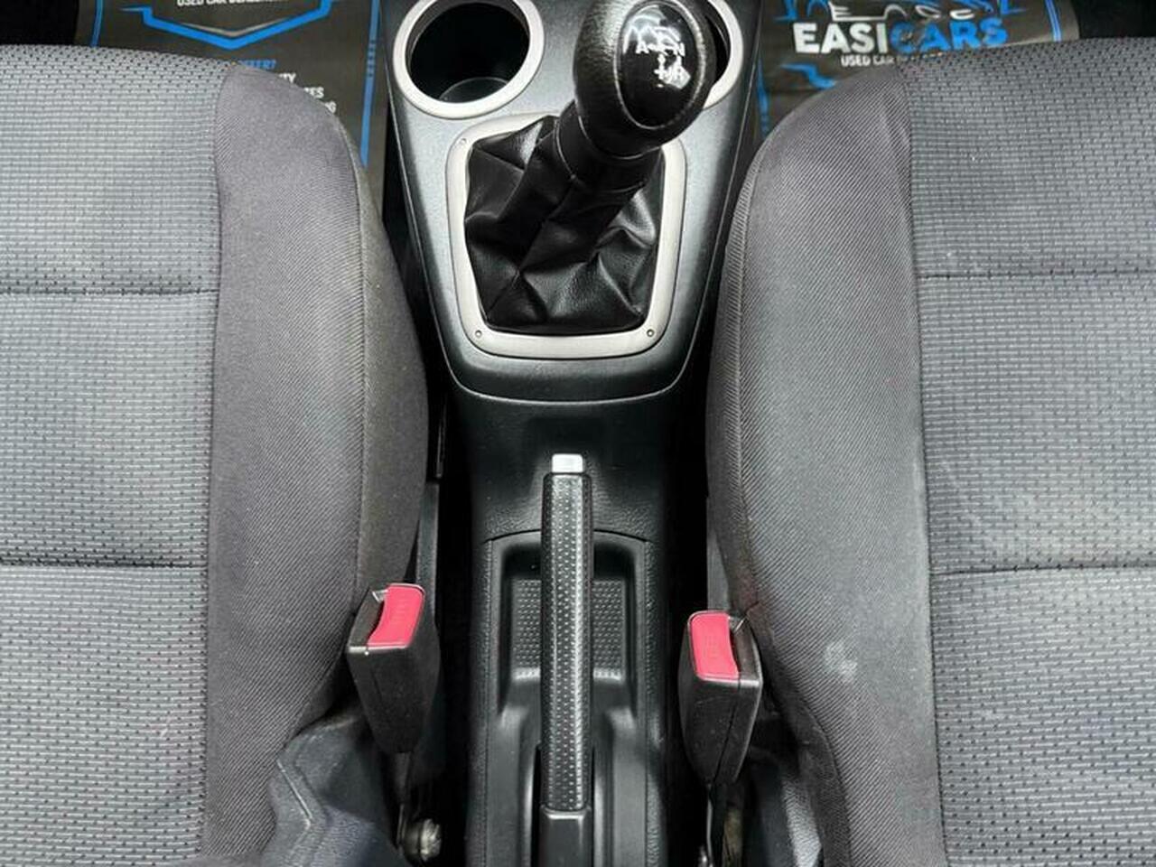 Mazda Mazda2 — photo 30