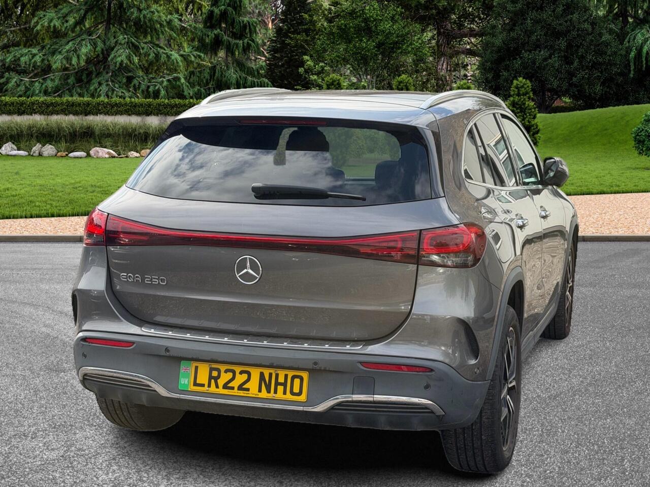 Mercedes-Benz EQA — photo 17