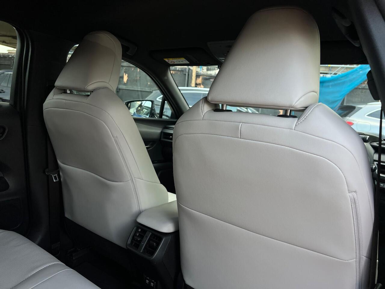 Lexus UX — photo 68