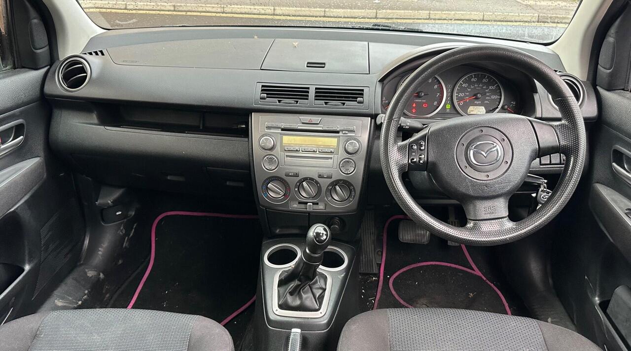 Mazda Mazda2 — photo 12
