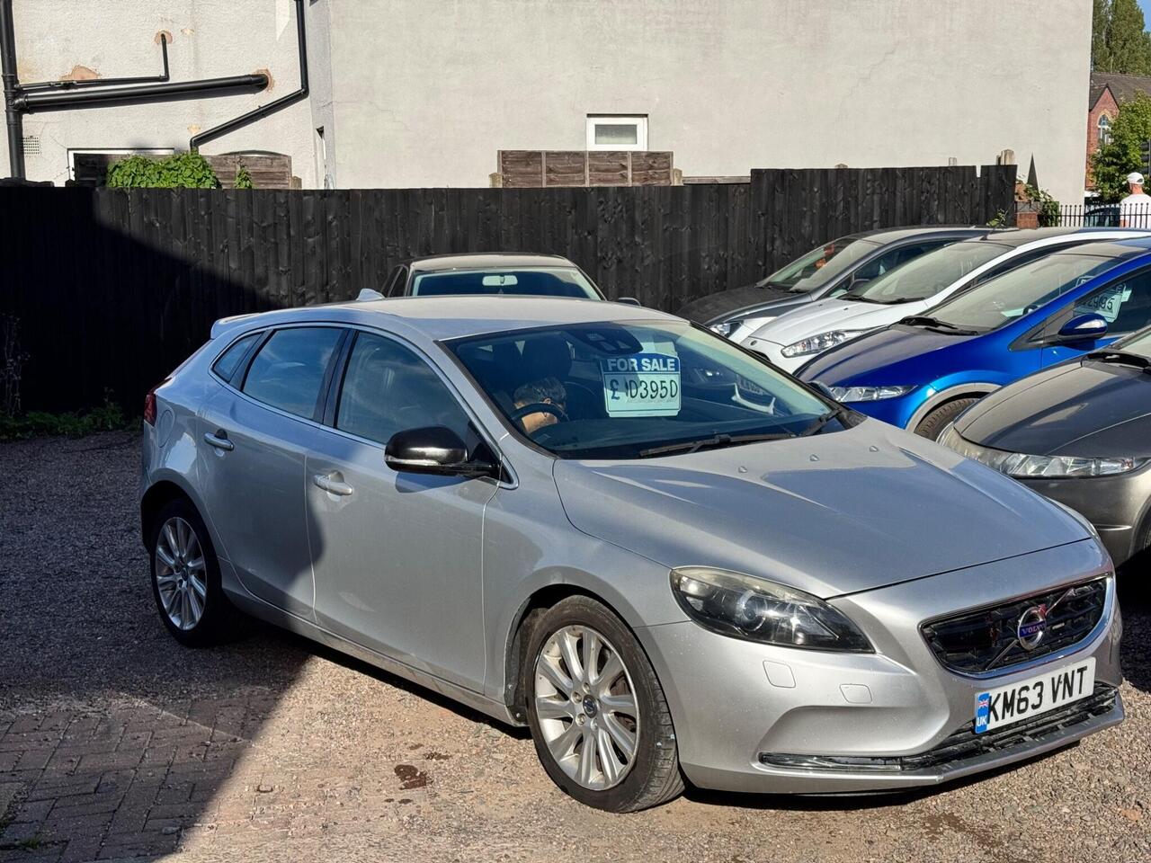 Volvo V40 — photo 1