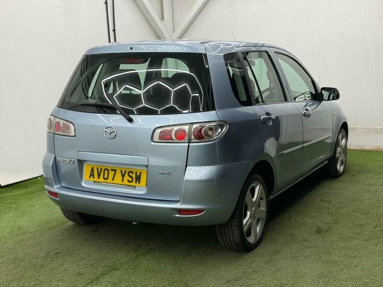 Mazda Mazda2 — photo 6