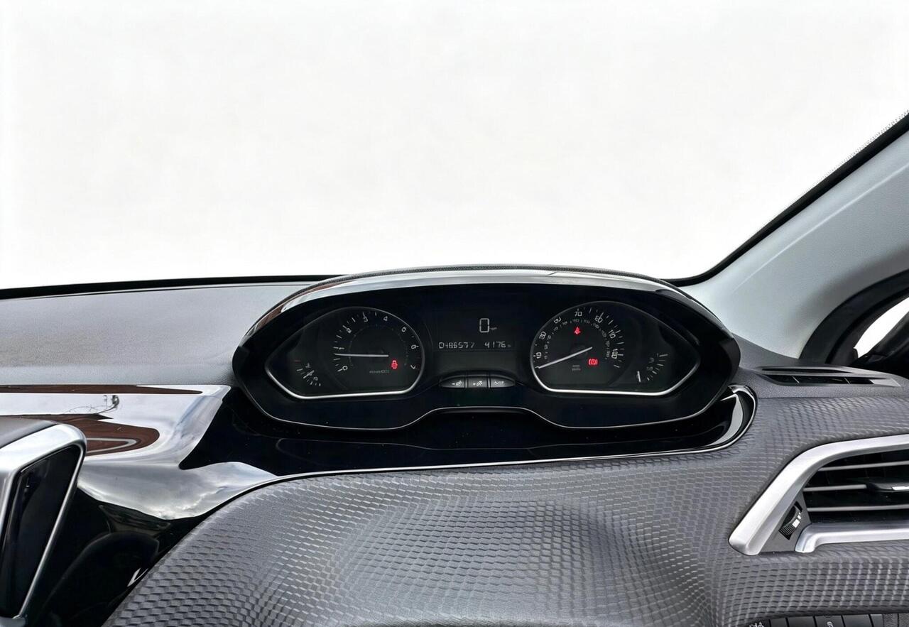Peugeot 208 — photo 14