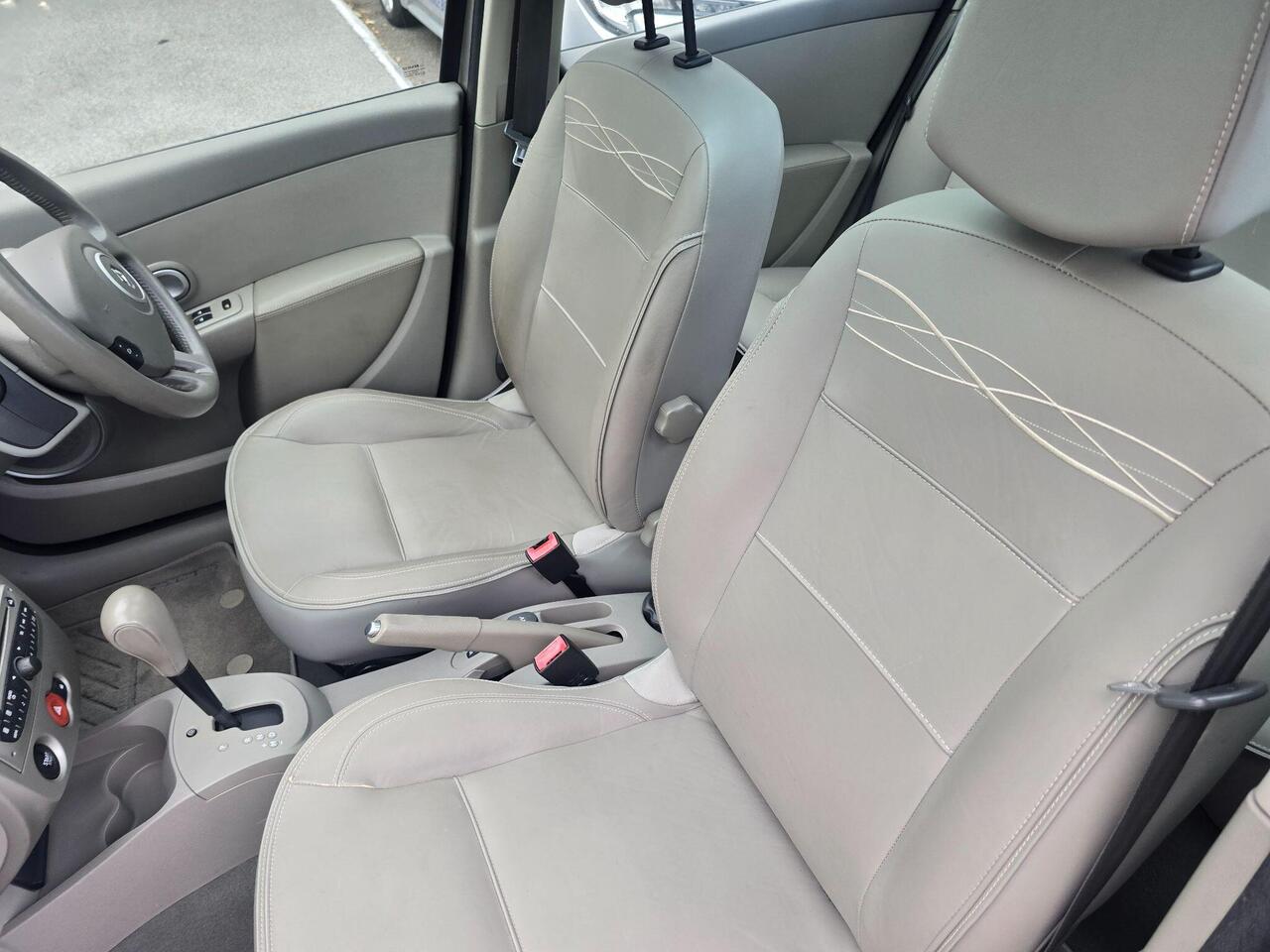 Renault Clio — photo 17