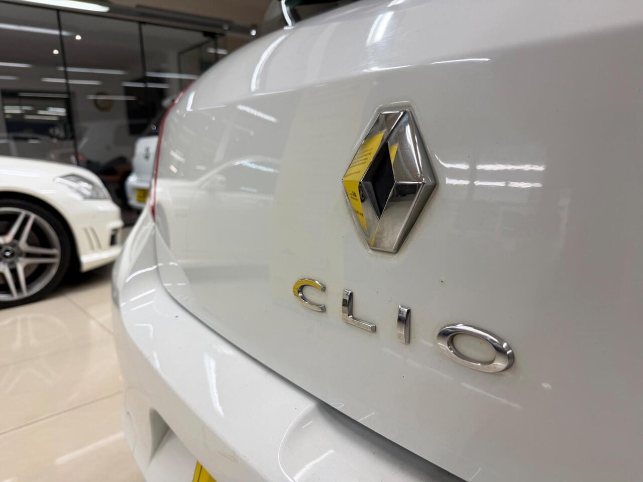 Renault Clio — photo 8