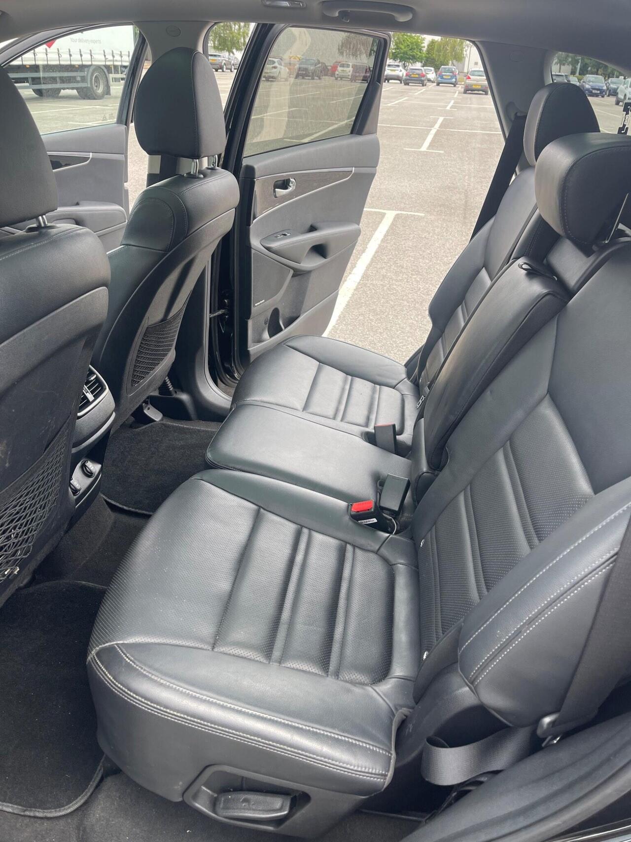 Kia Sorento — photo 10