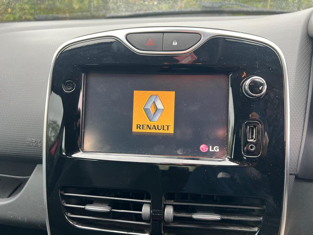 Renault Clio — photo 29