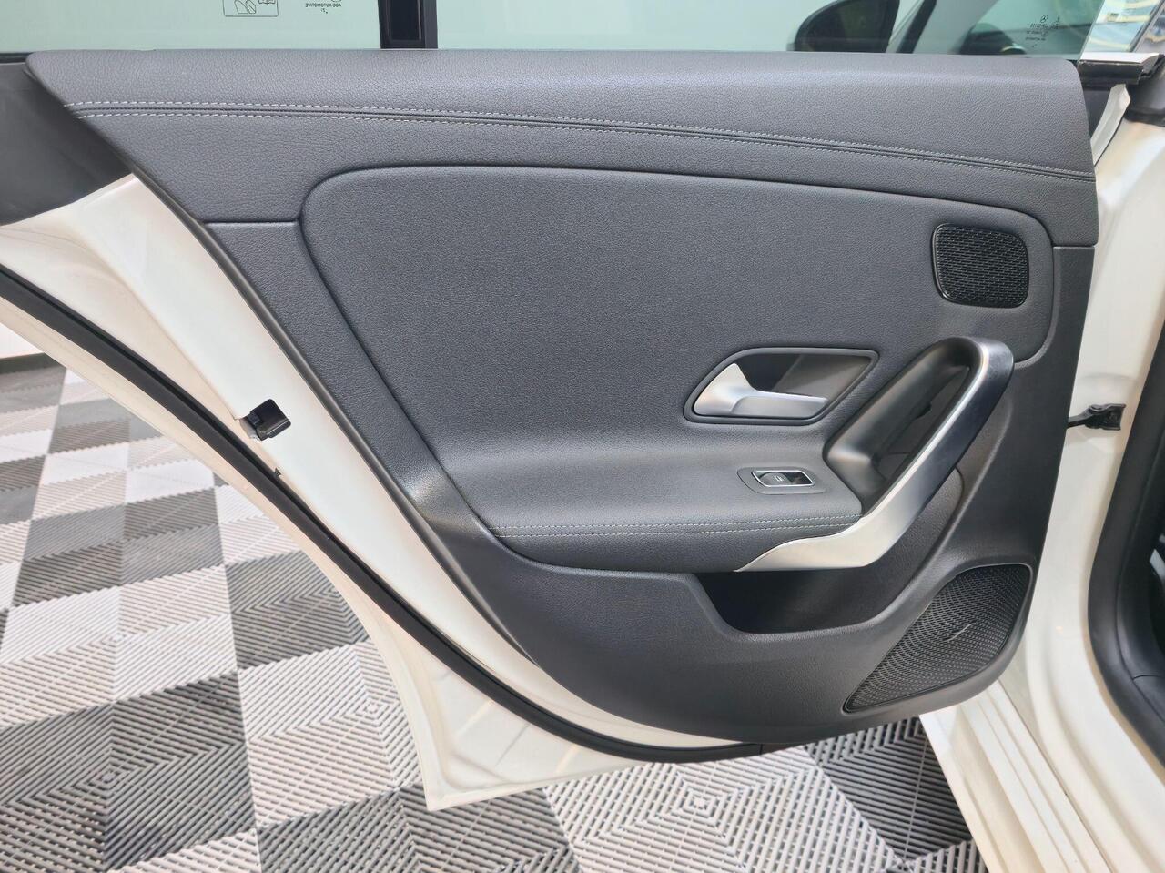 Mercedes-Benz CLA — photo 43