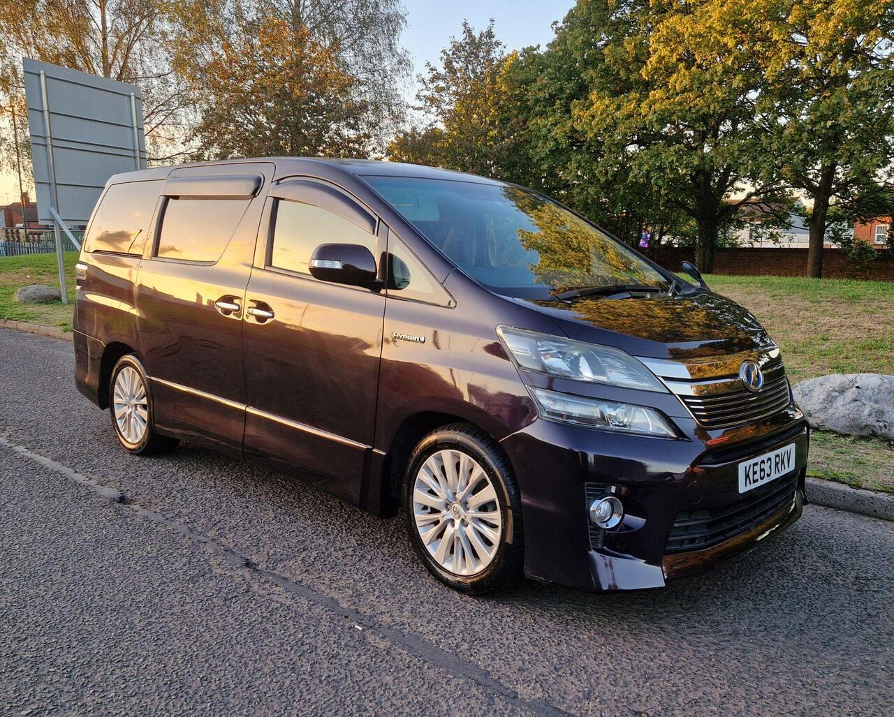 Toyota Vellfire — photo 5