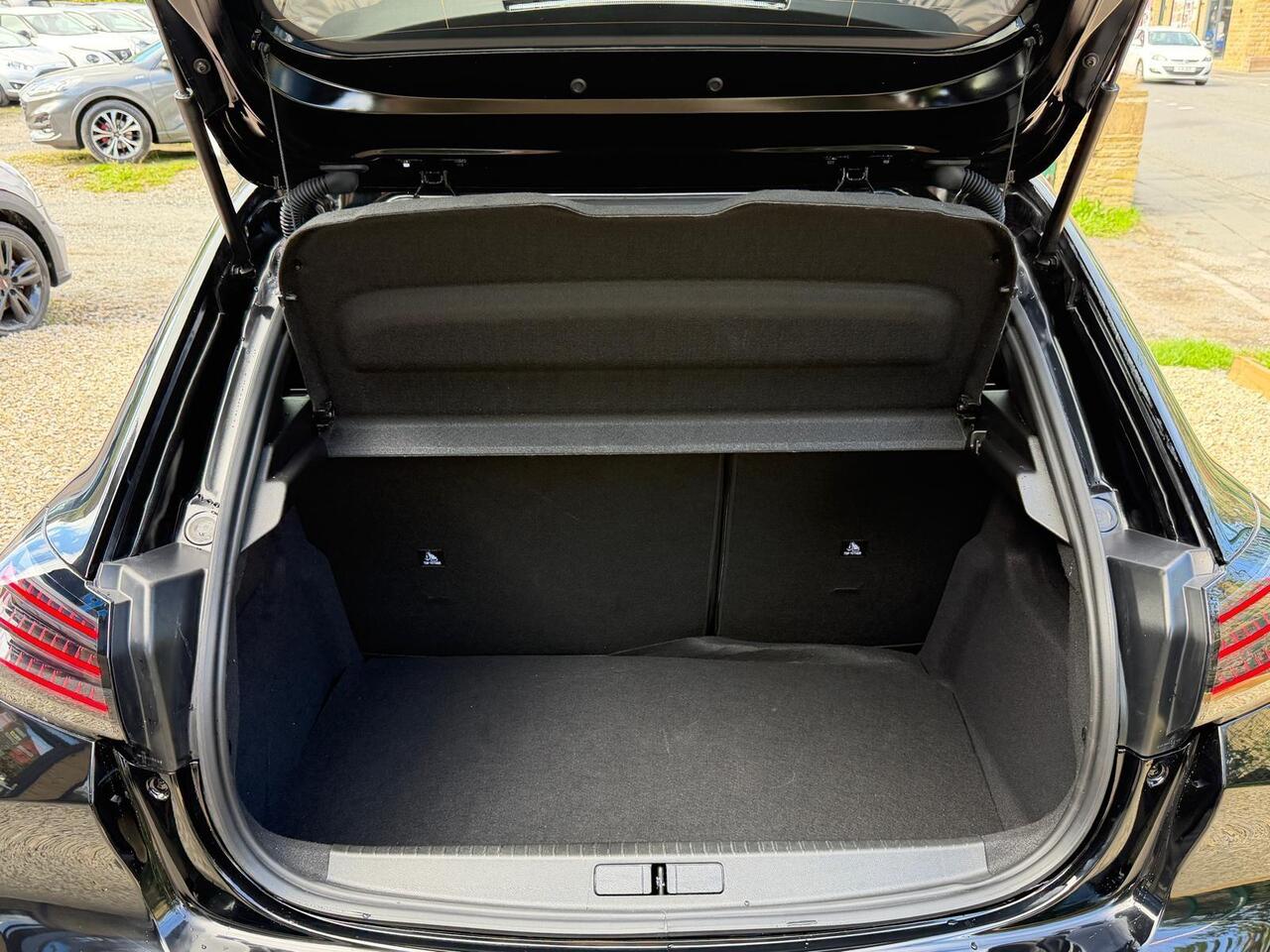 Peugeot 208 — photo 12