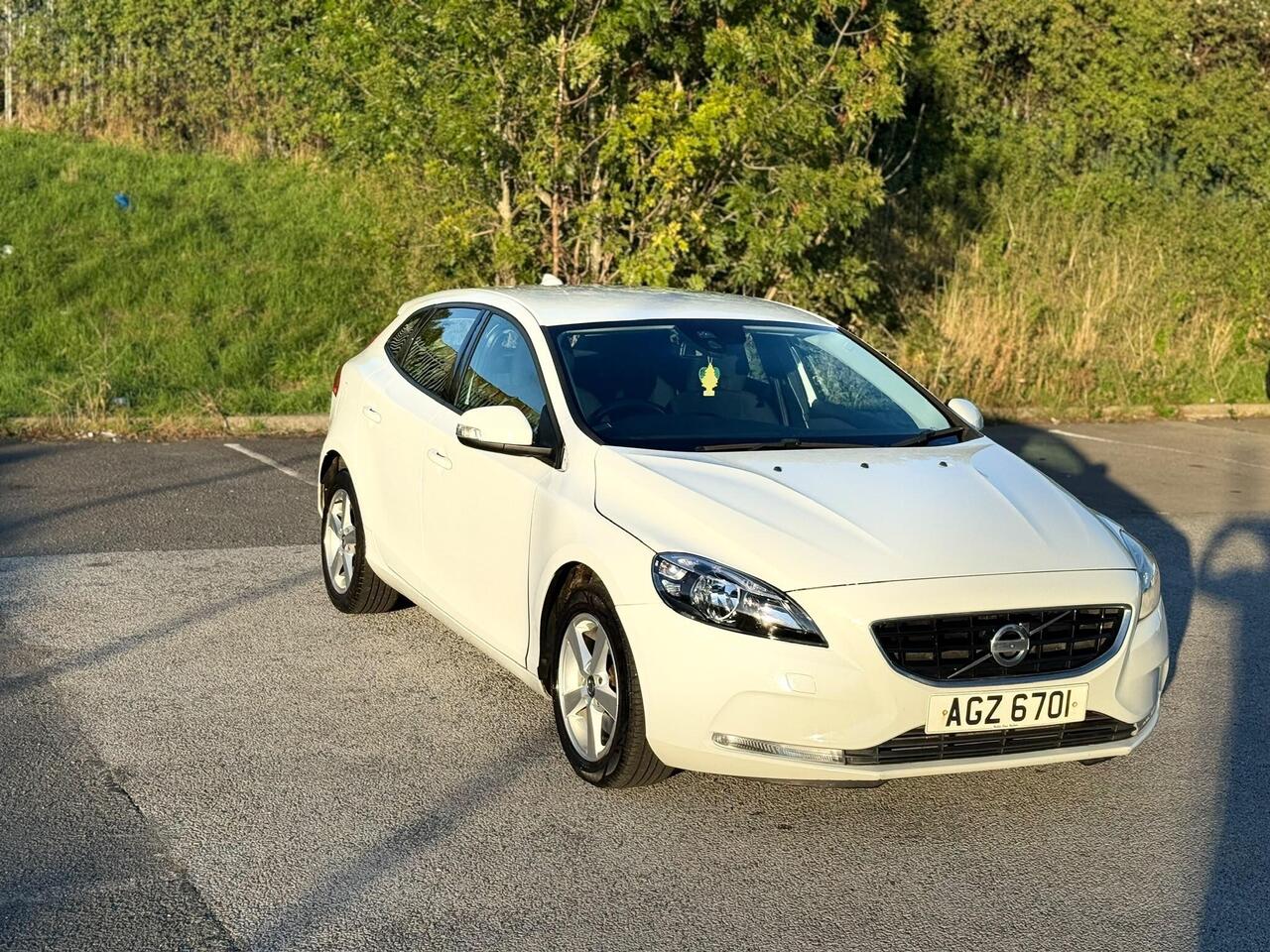 Volvo V40 — photo 2