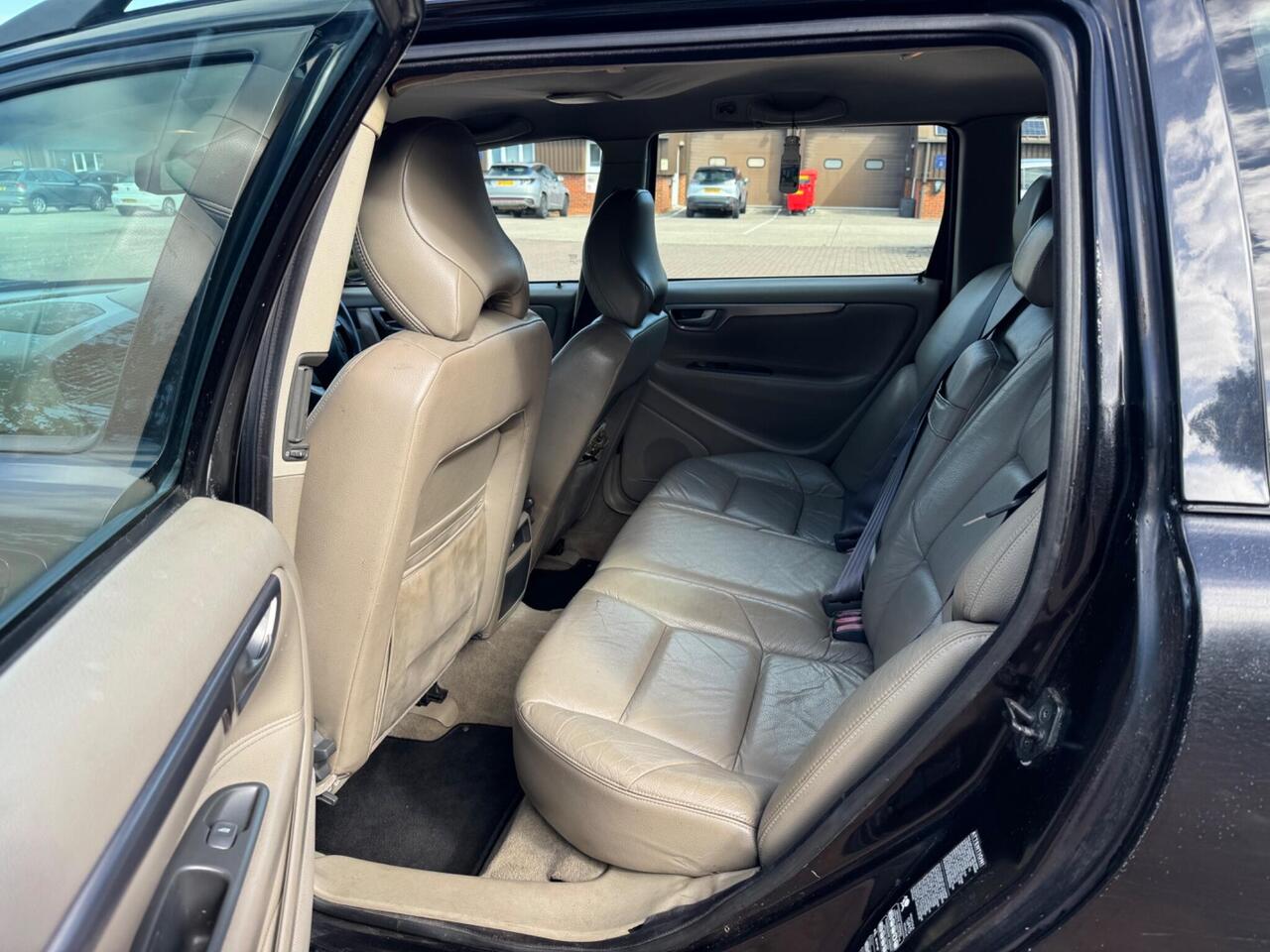Volvo V70 — photo 29