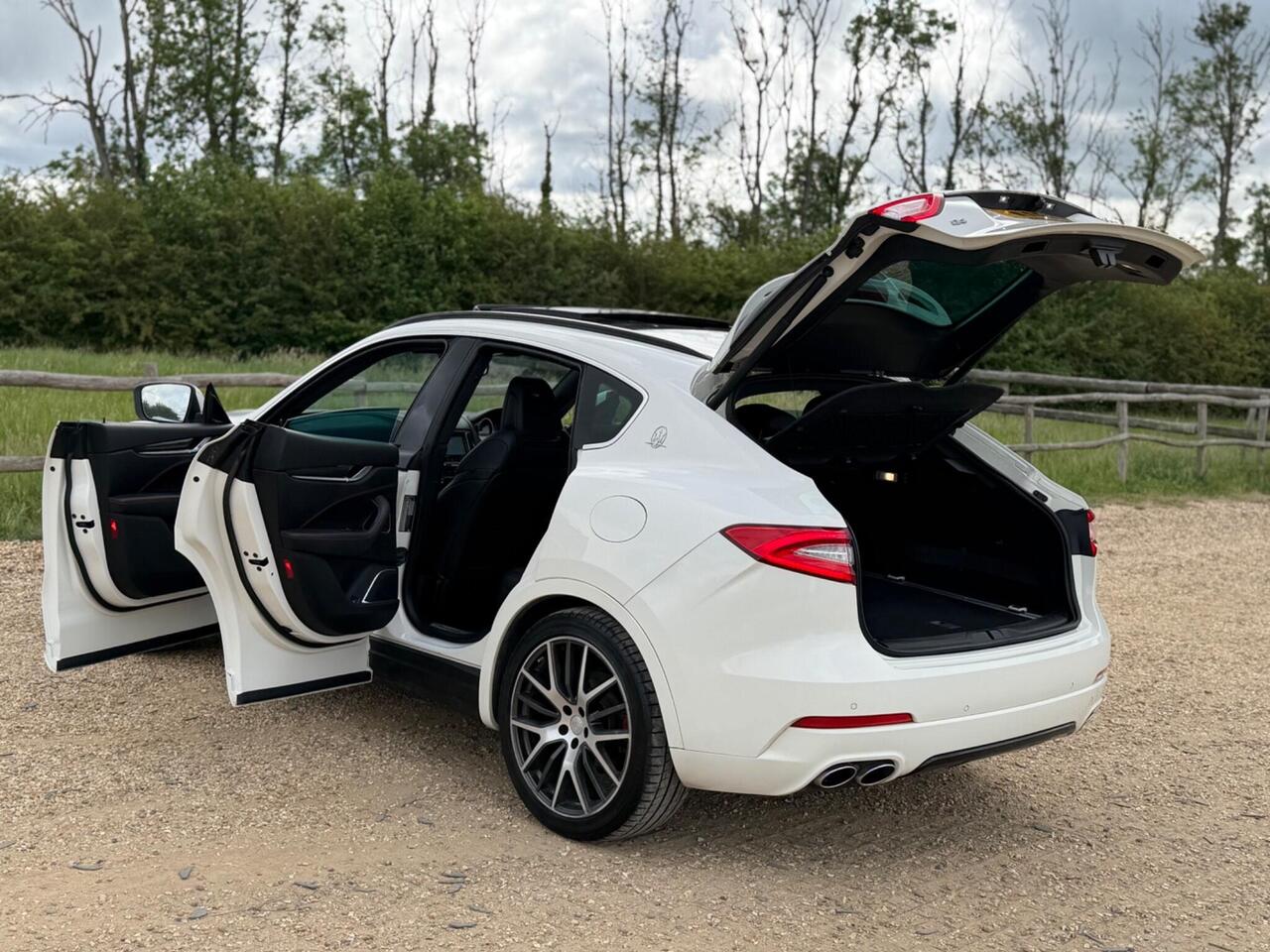 Maserati Levante — photo 10
