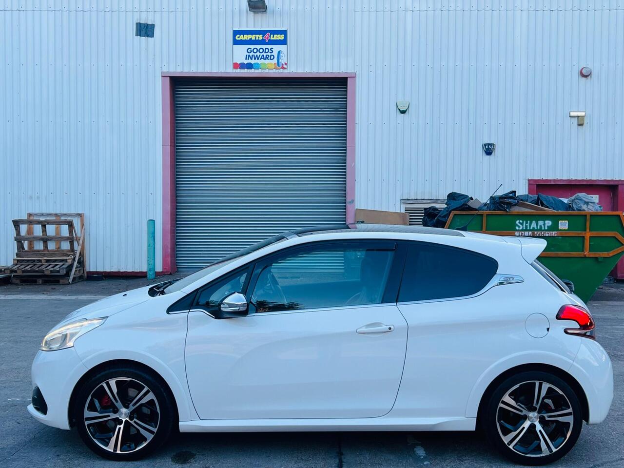 Peugeot 208 — photo 29