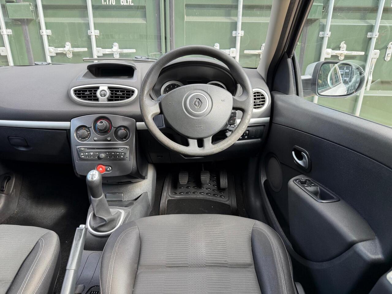 Renault Clio — photo 12