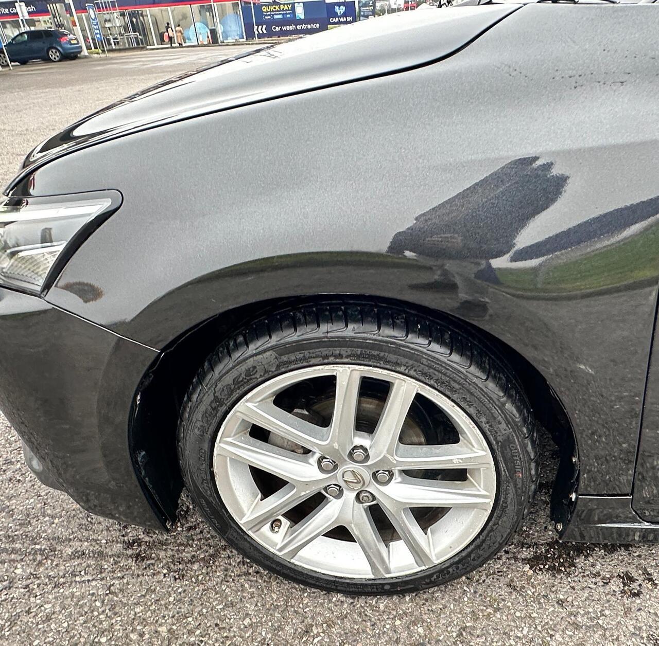 Lexus CT — photo 39