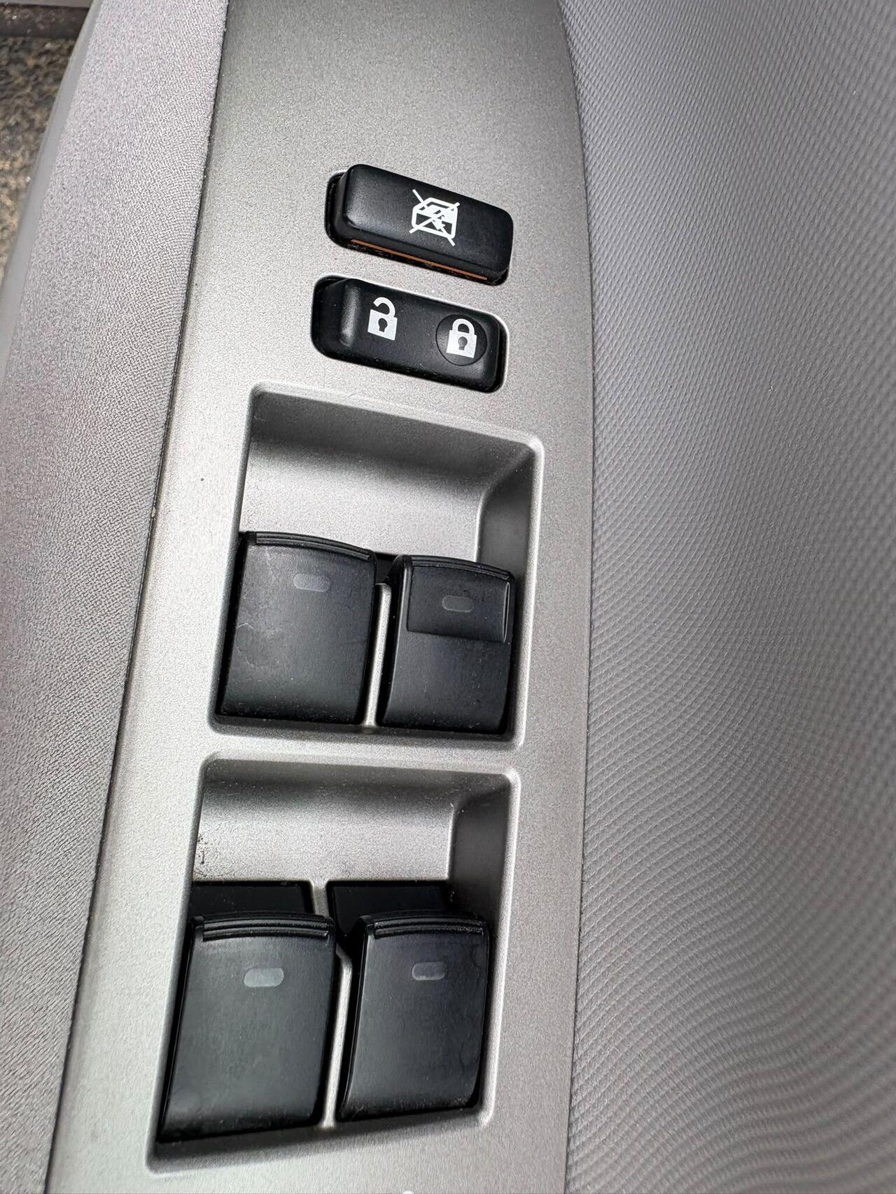 Toyota Estima — photo 28