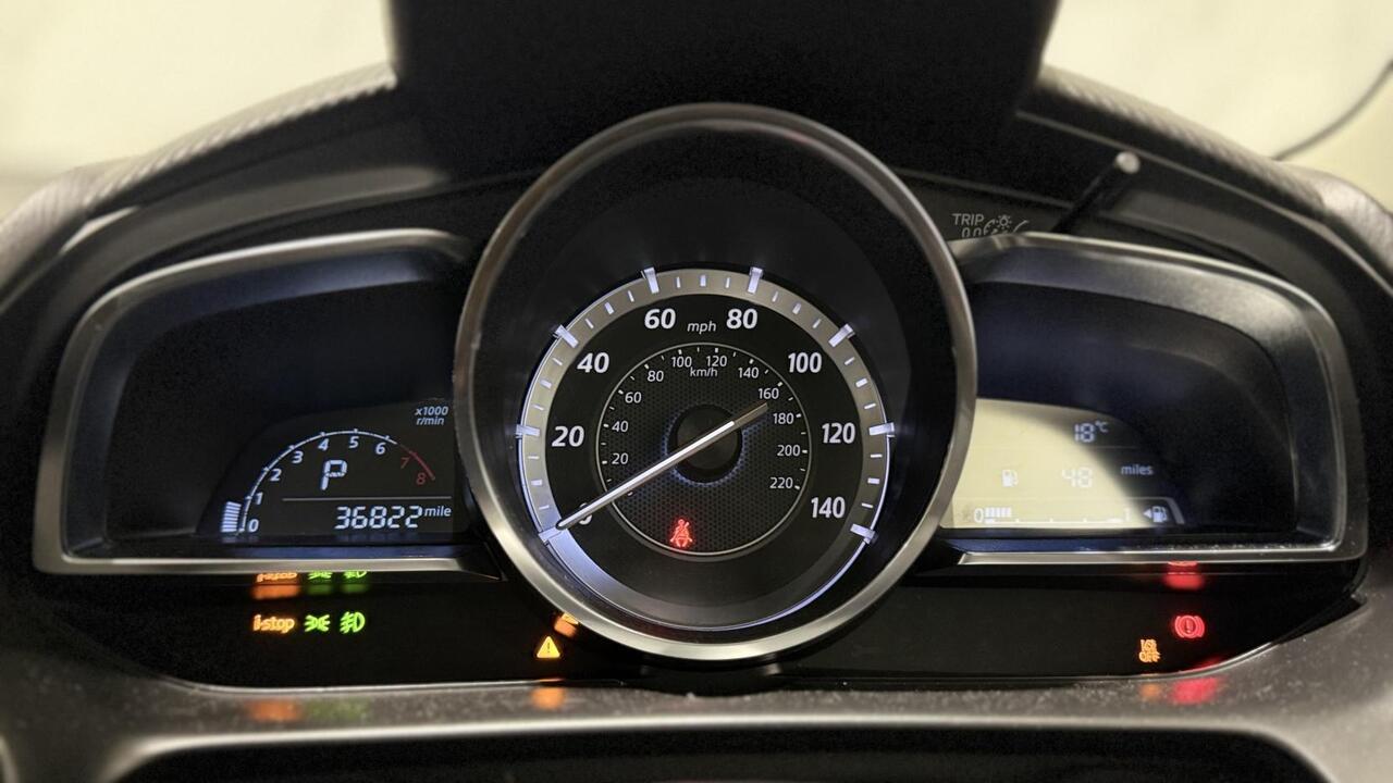 Mazda Mazda2 — photo 7