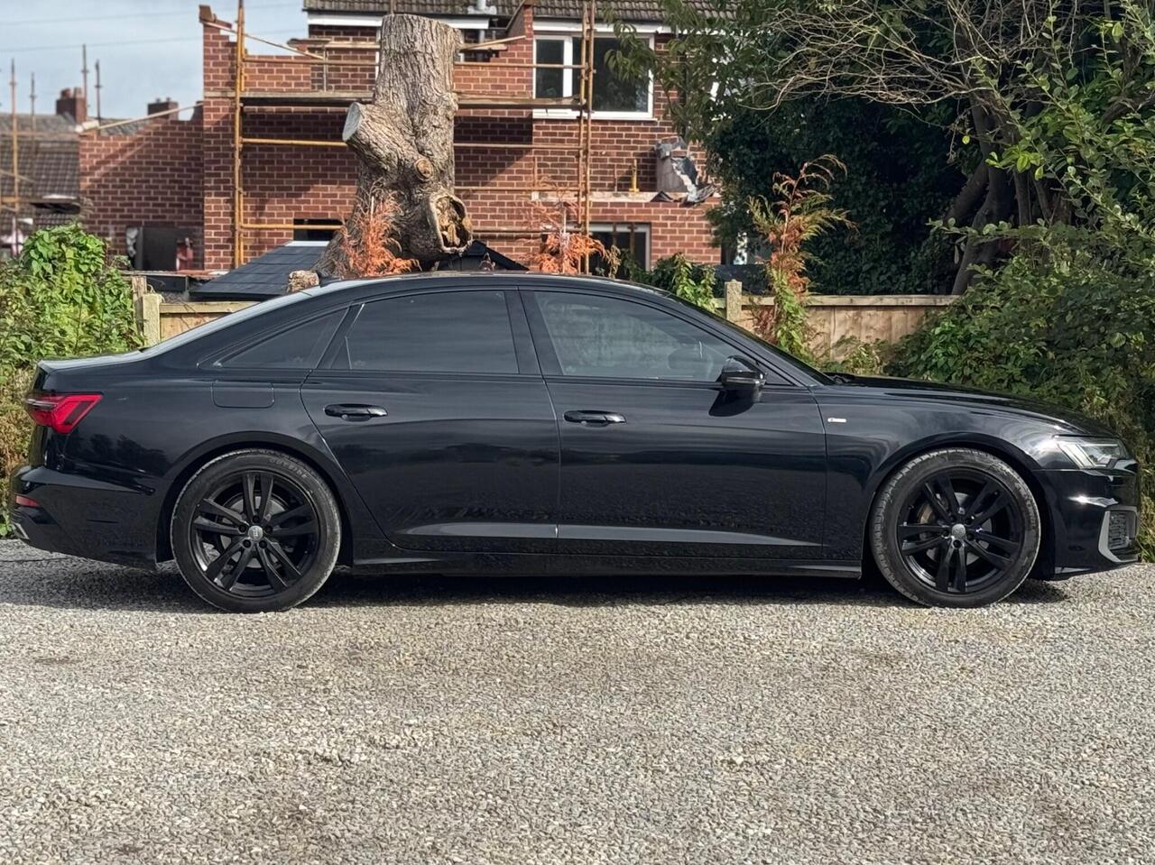 Audi A6 Saloon — photo 11