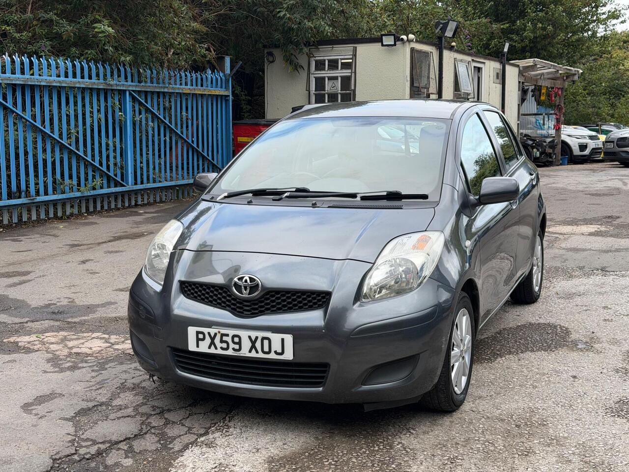 Toyota Yaris — photo 2