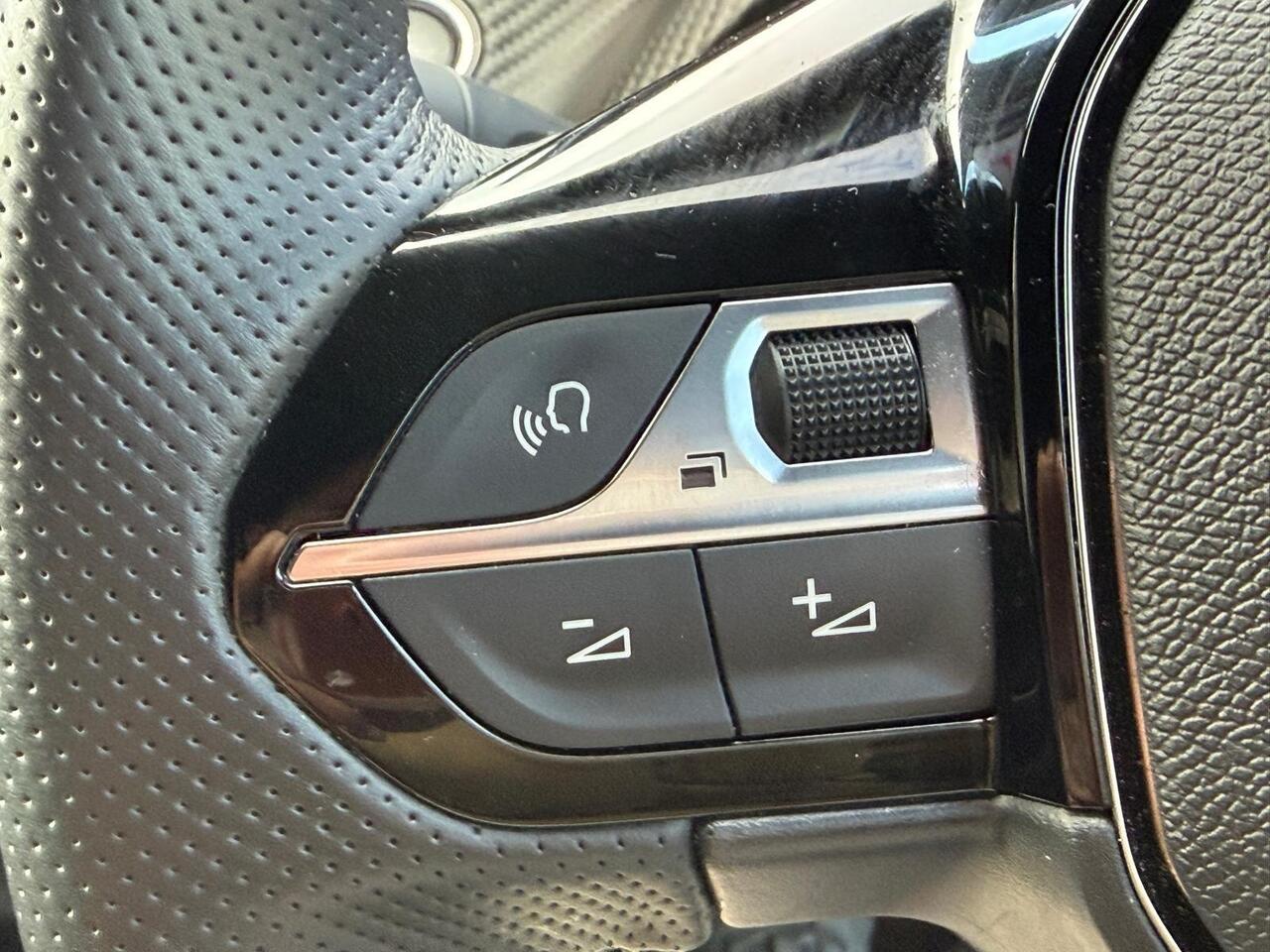 Peugeot 208 — photo 18