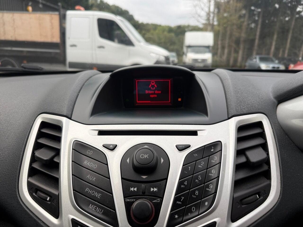 Ford Fiesta — photo 20