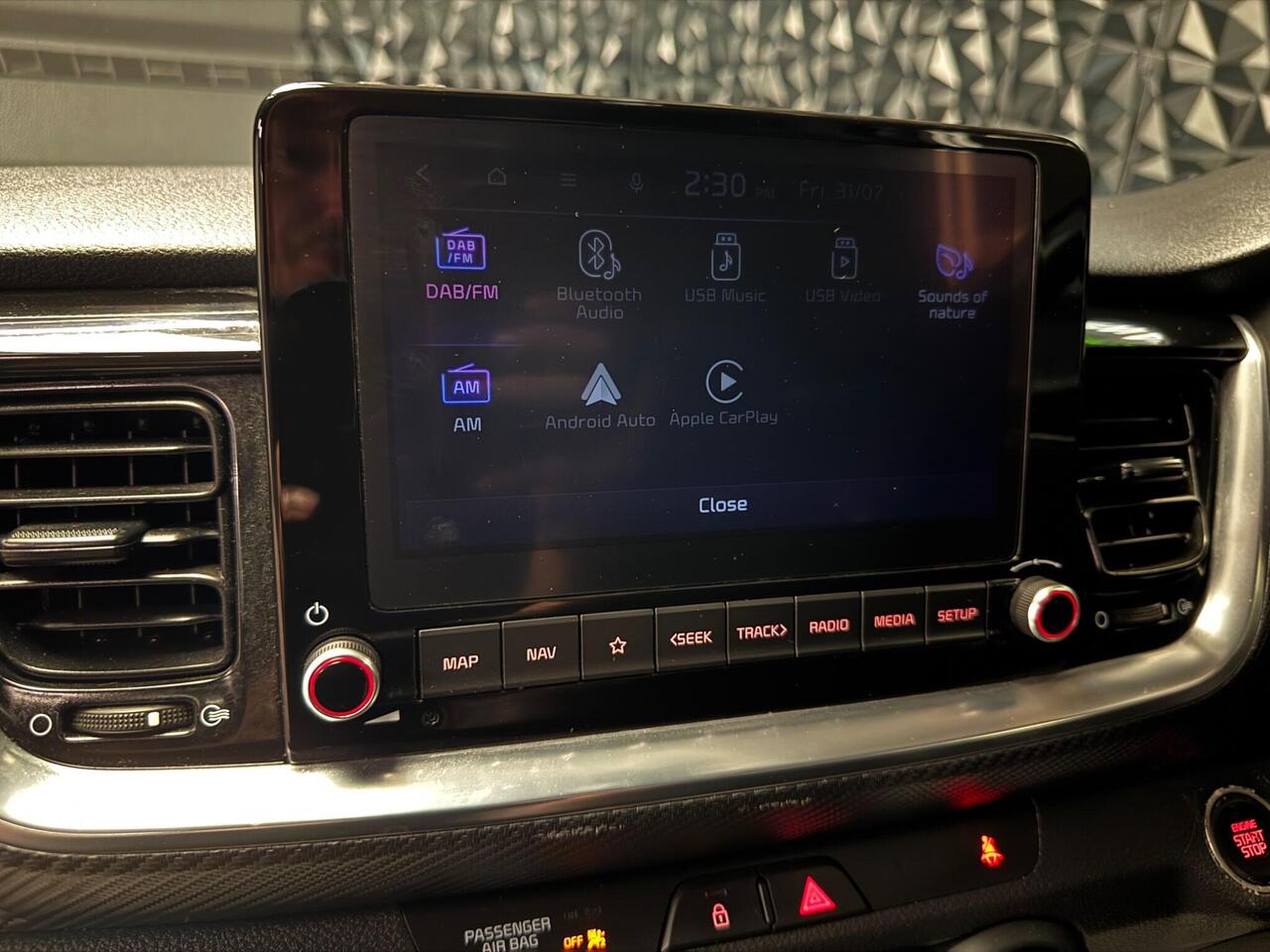 Kia Stonic — photo 21